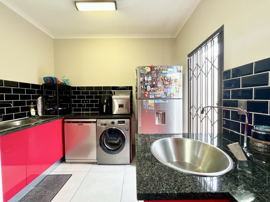 5 Bedroom Property for Sale in Parklands North Western Cape